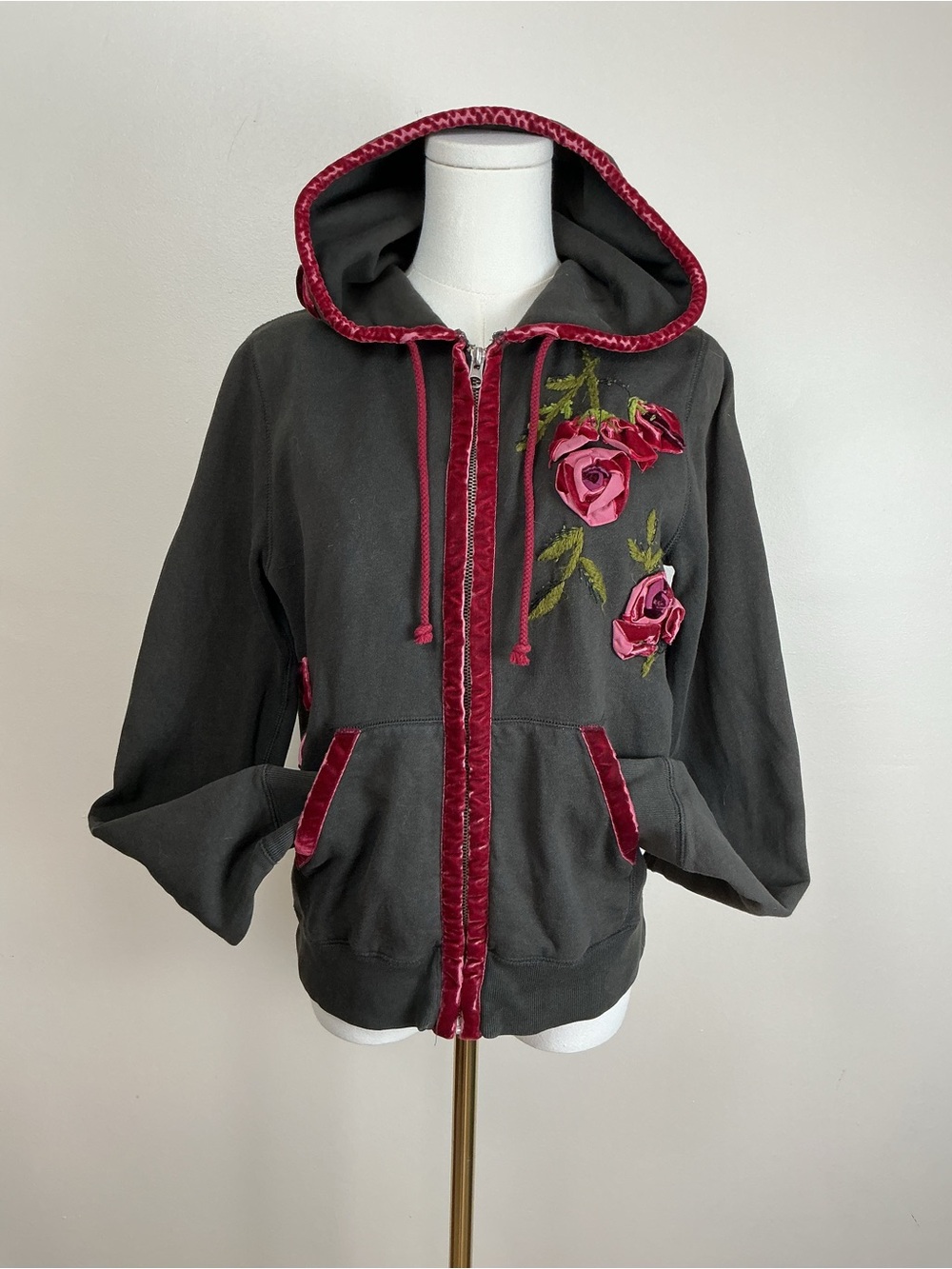 Lucky Brand Women’s Y2k Black Zip Up Hoodie with Rose Accents Sz Medium
